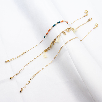 la cavité perlée de bijoux de bracelets de 26mm laisse la sensation de gland avec les perles acryliques bleues oranges